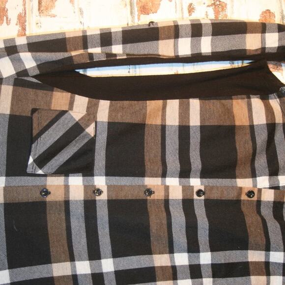 Paper + Tee Plaid Button Up Side Panel Top - Picture 3 of 6